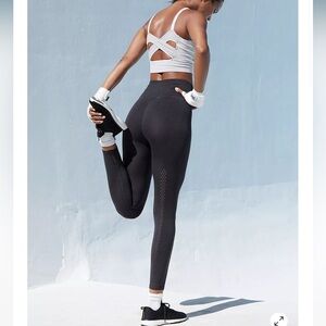 FREE PEOPLE MOVEMENT
Good Karma Cropped Leggings Washed Black NWOT